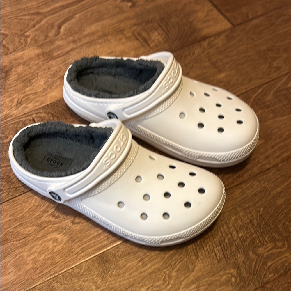 White fluffy crocs practically brand new, worn once.
